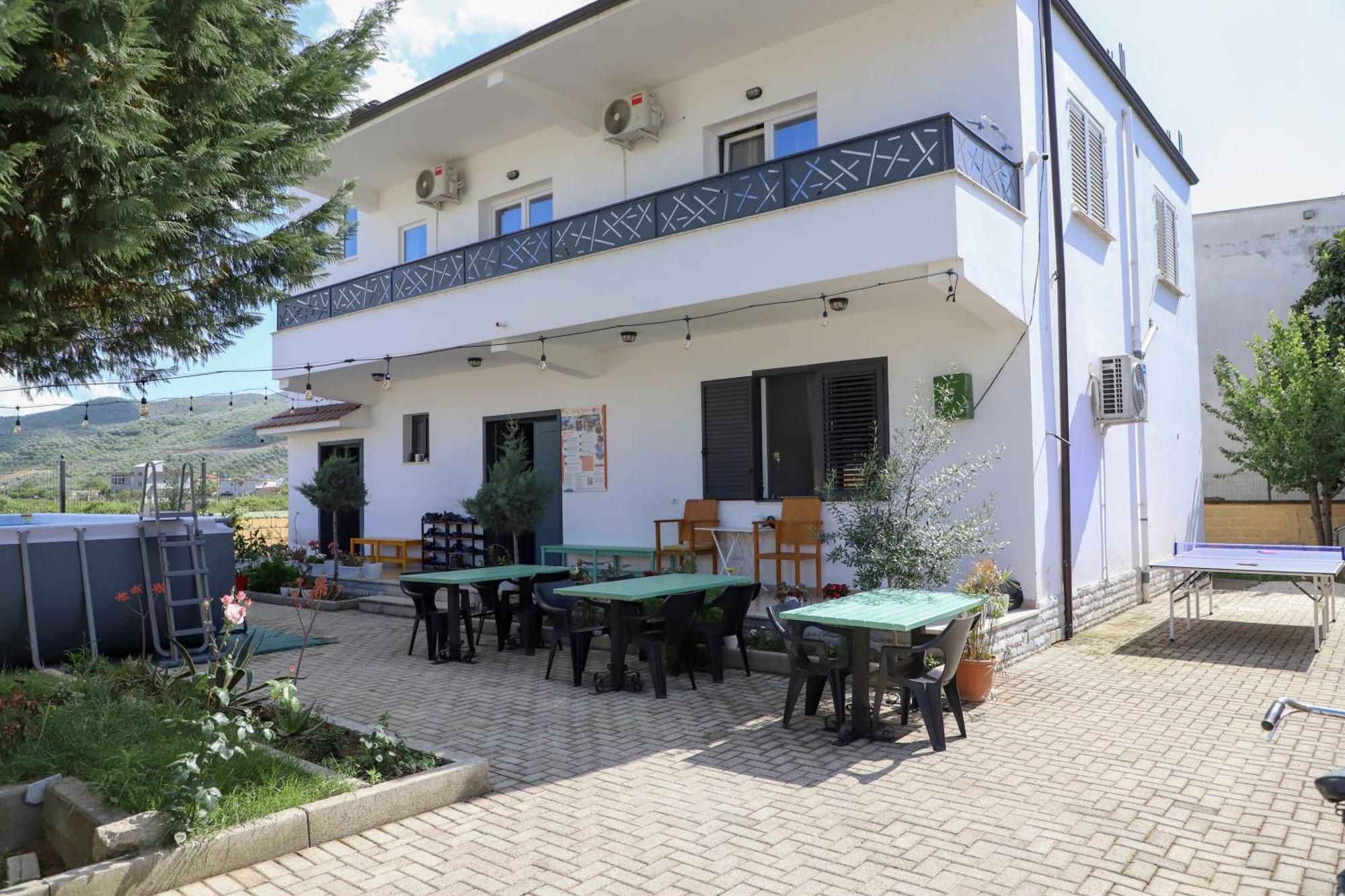 Baza Hostel - Swimming Pool Berat Esterno foto