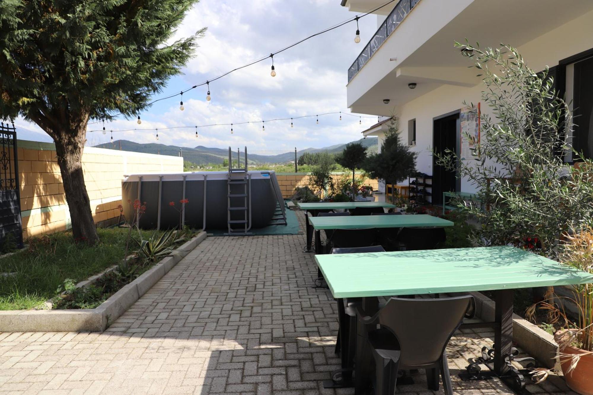 Baza Hostel - Swimming Pool Berat Esterno foto